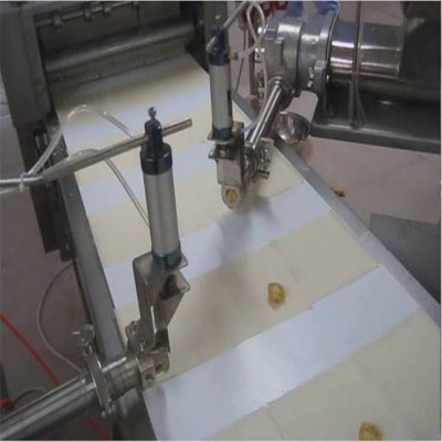 百葉包定量注餡機(jī)，定量精準(zhǔn)，誤差小，效率高